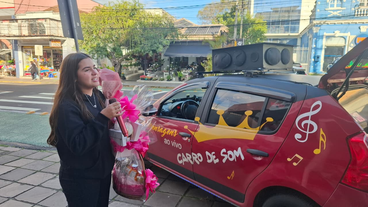 Carro de som Saile em uma homenagem ao vivo